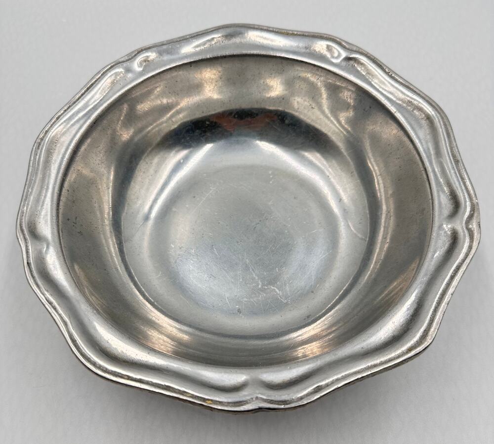 Wilton Armetale Hollowware Queen Anne Pewter 9" Rimmed Bowl USA